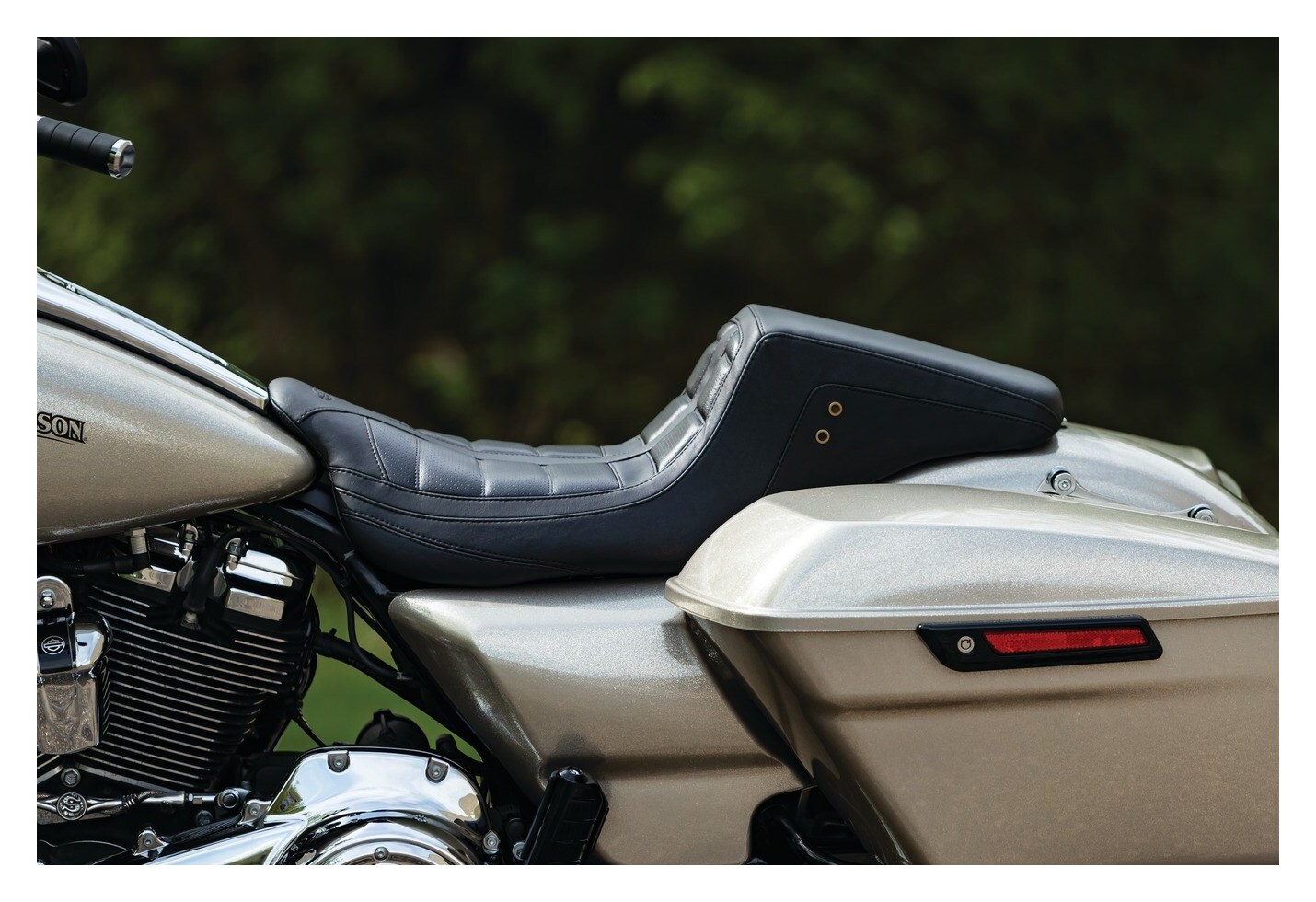 M Mustang One-Piece Squareback Tuck & Roll Seat For Harley