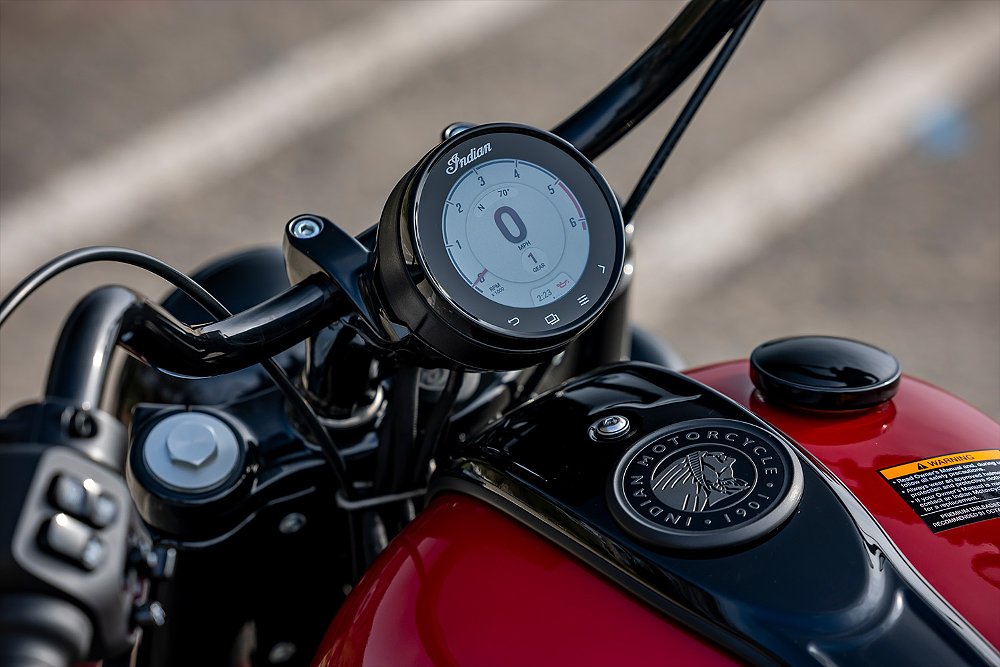 A close-up of the Chief Vintage's four-inch round TFT display.