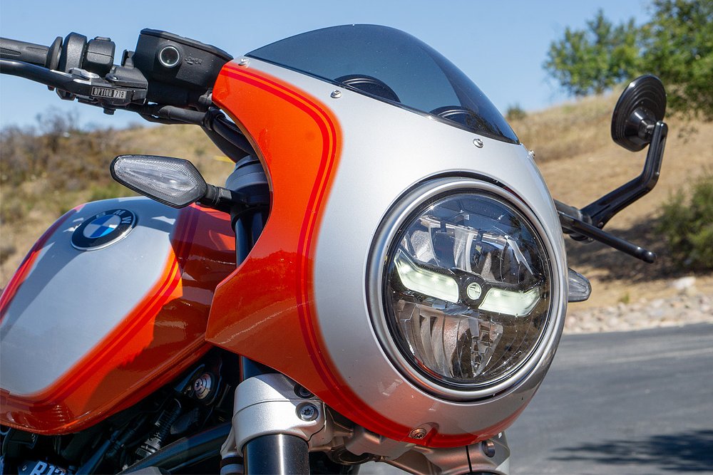 A close-up of the R 12 S's bikini fairing.