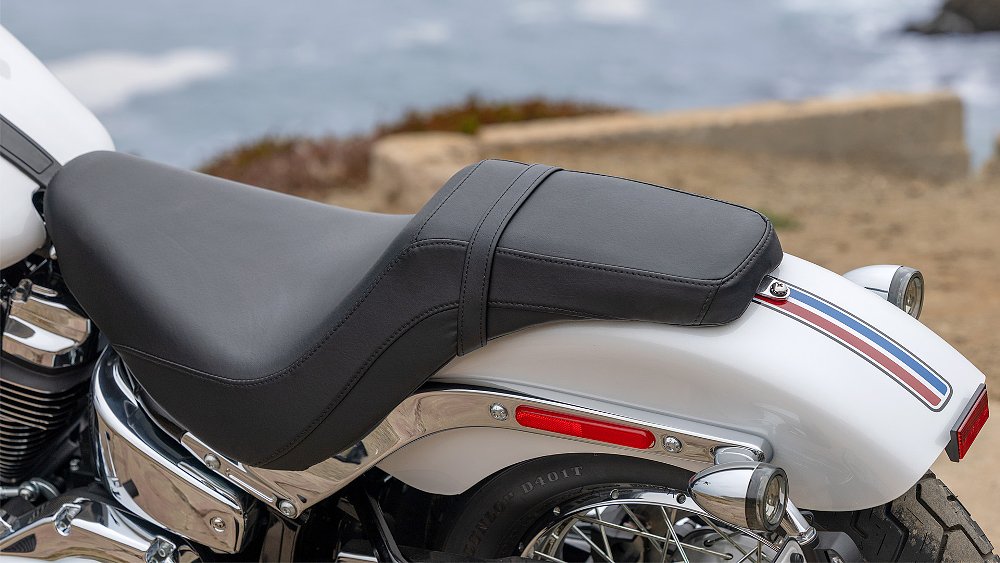 A close-up of the Super Glide's two-up seat.