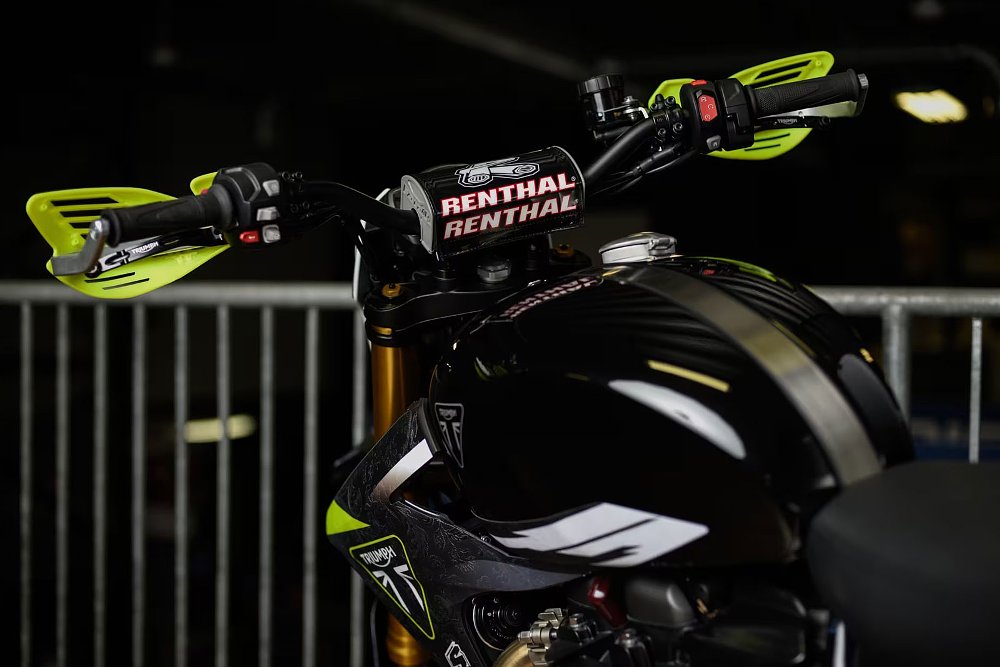 cockpit view of the supermoto
