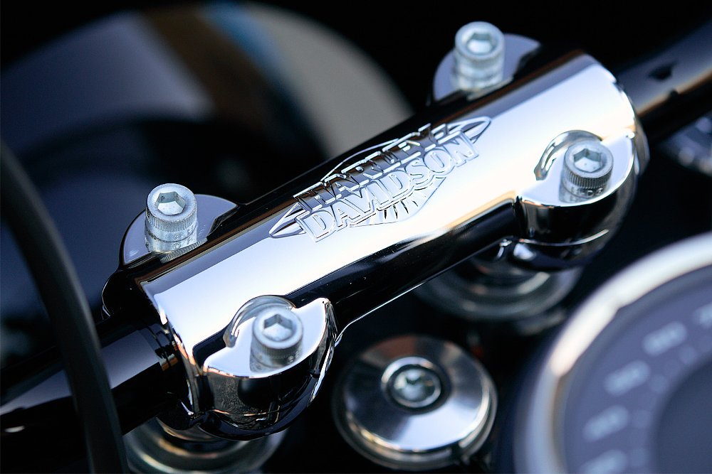 A close up of the Deadwood's chrome handlebar clamp.