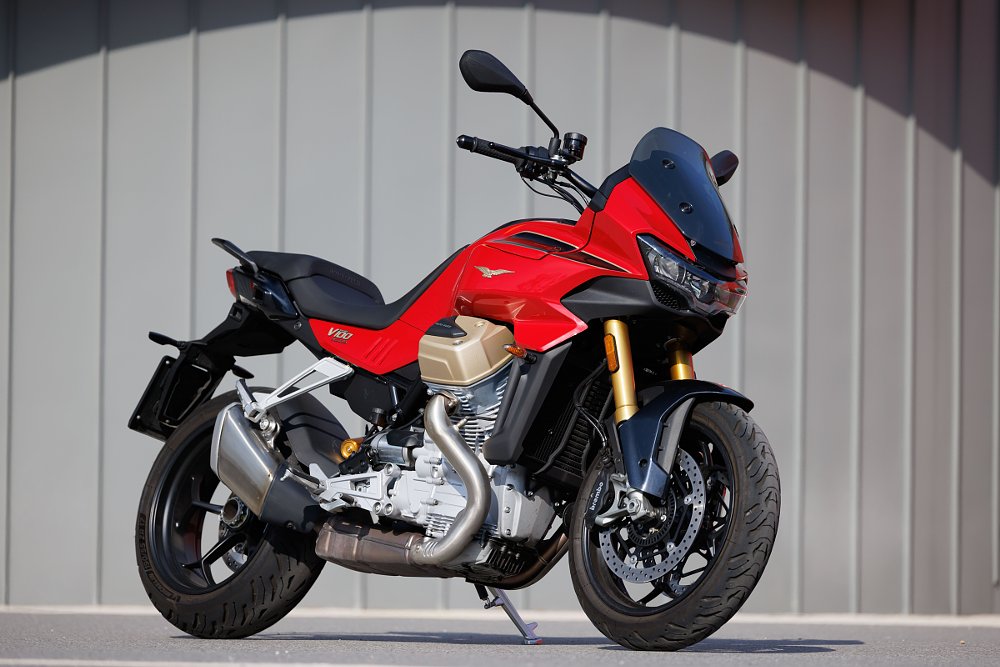 red V100 Mandello, front three-quarters view