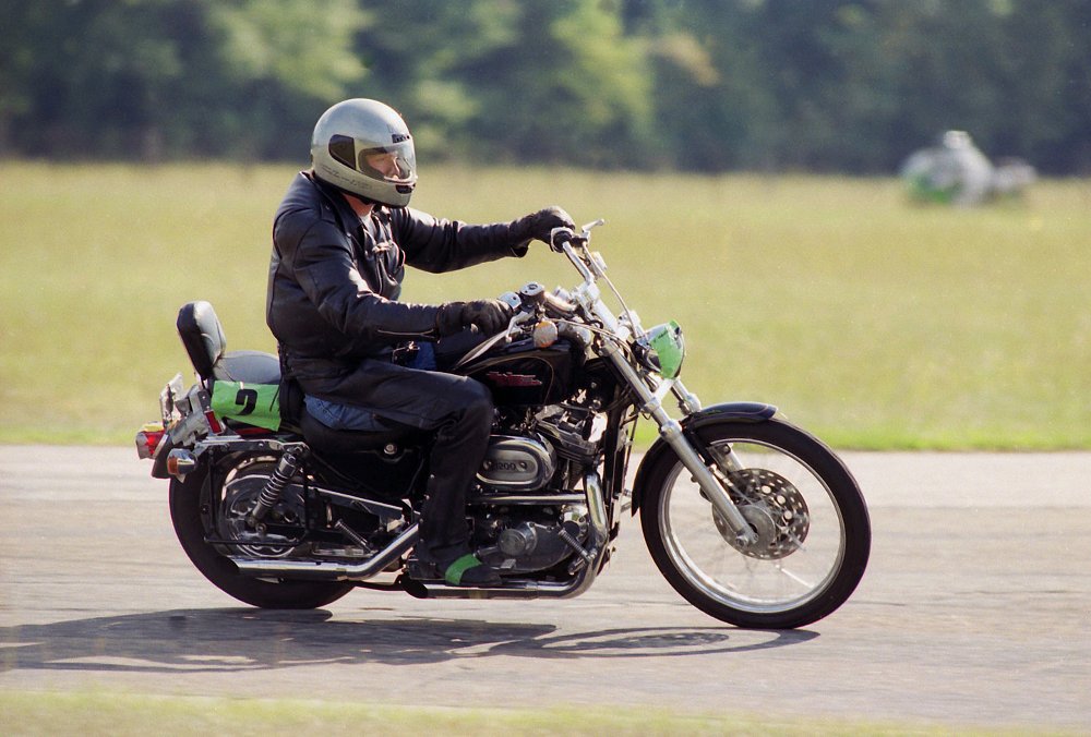 Harley-Davidson XL1200C on track