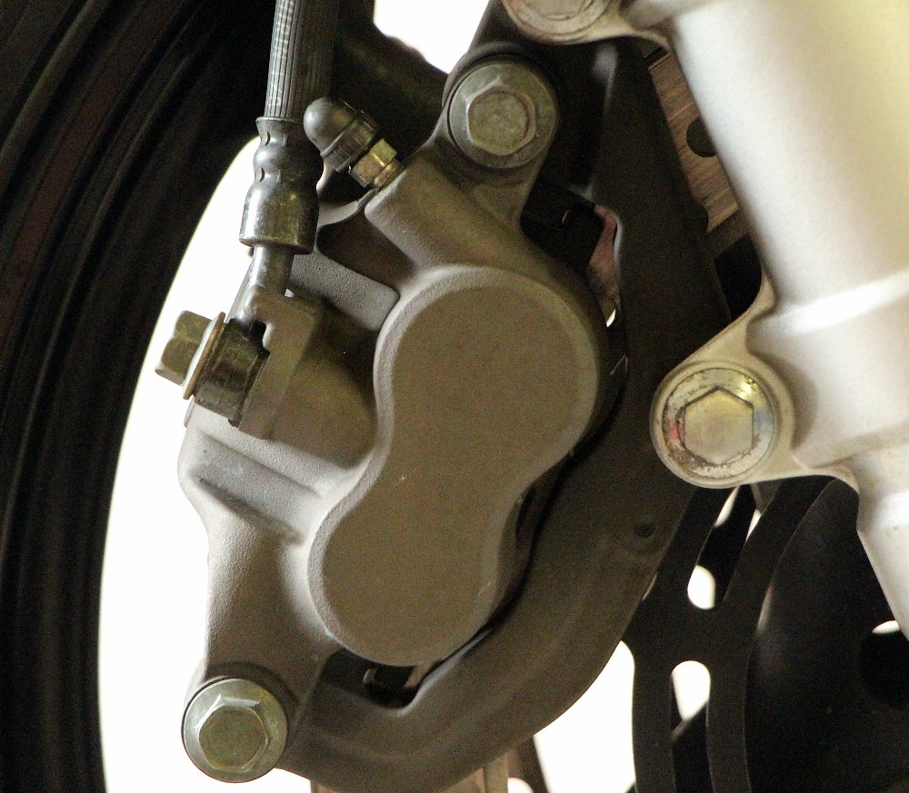 Yamaha FZ6 brake service