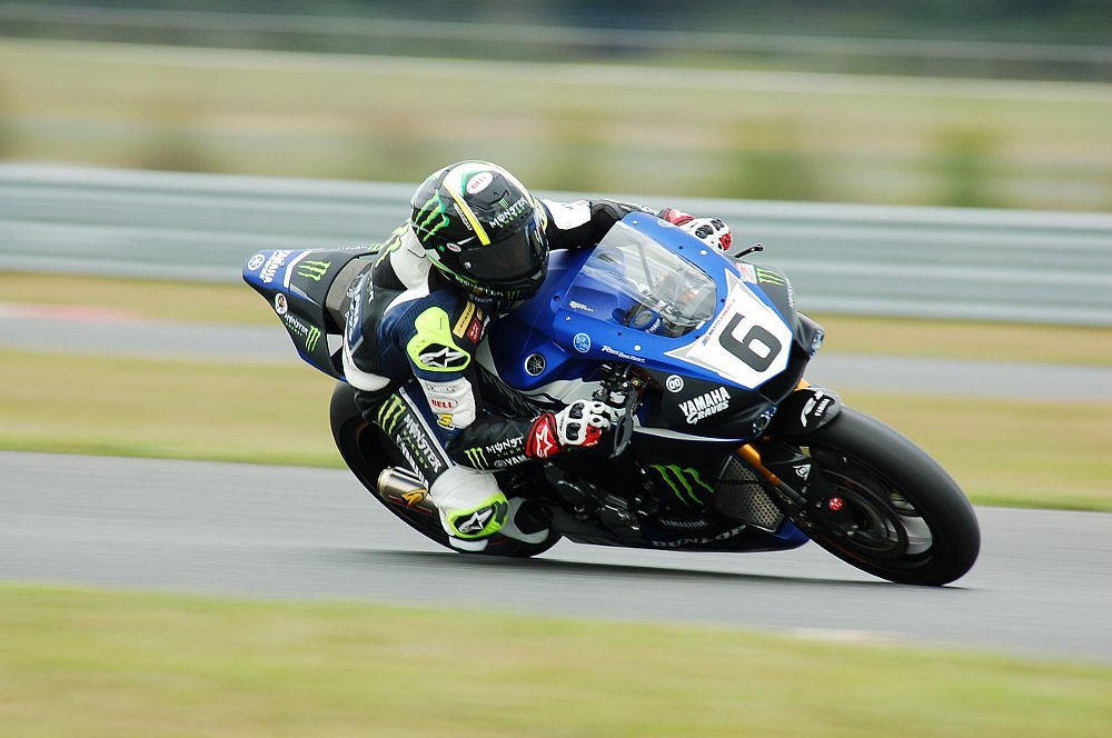 Cameron Beaubier racing a Superbike