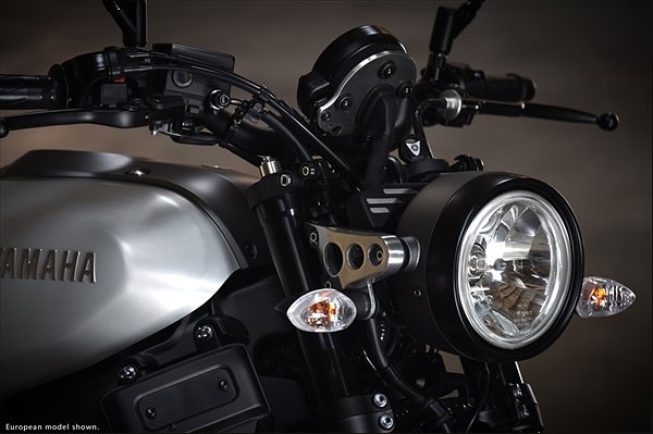 Yamaha XSR900 headlight