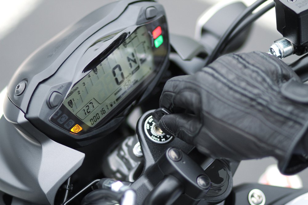 Suzuki SV650 instrument panel