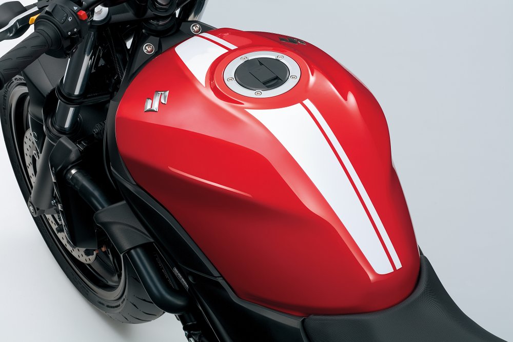 Suzuki SV650 red tank