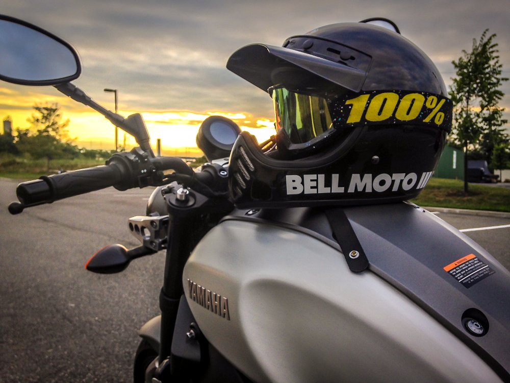 Bell Moto 3 with Yamaha XSR900