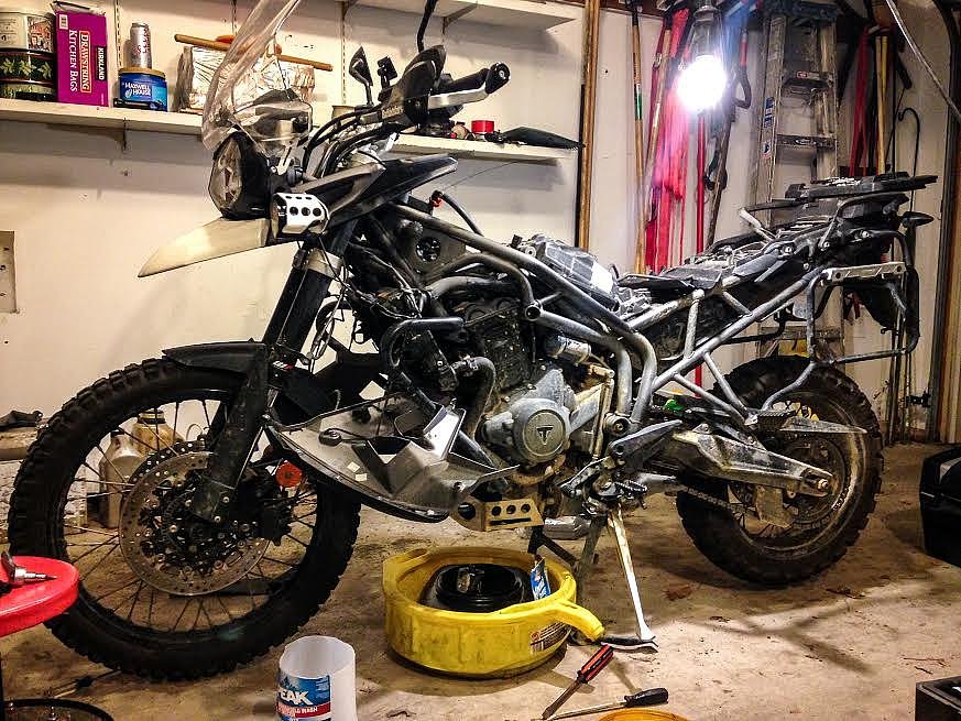 Triumph Tiger 800 XCx service 