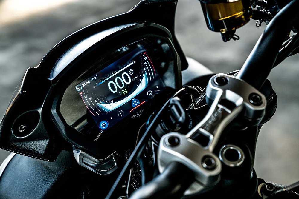 2017 Triumph Street Triple TFT instrument panel