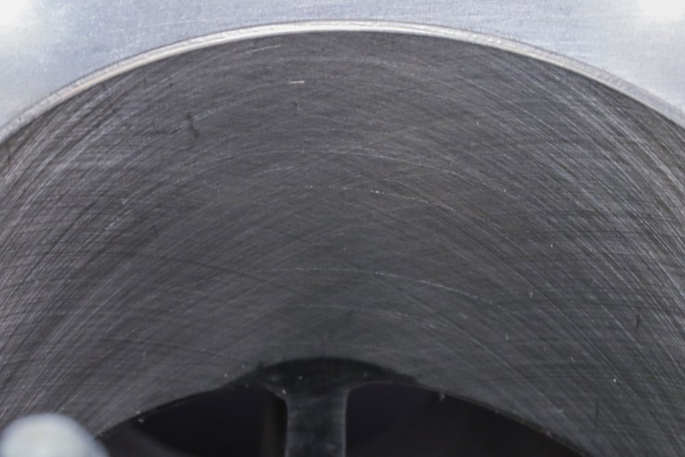 crosshatch pattern on cylinder wall