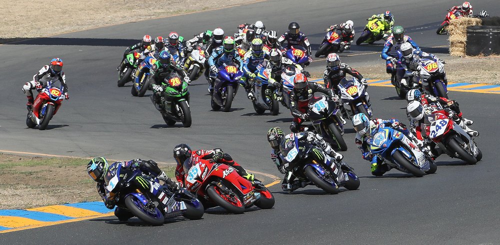 MotoAmerica Supersport race