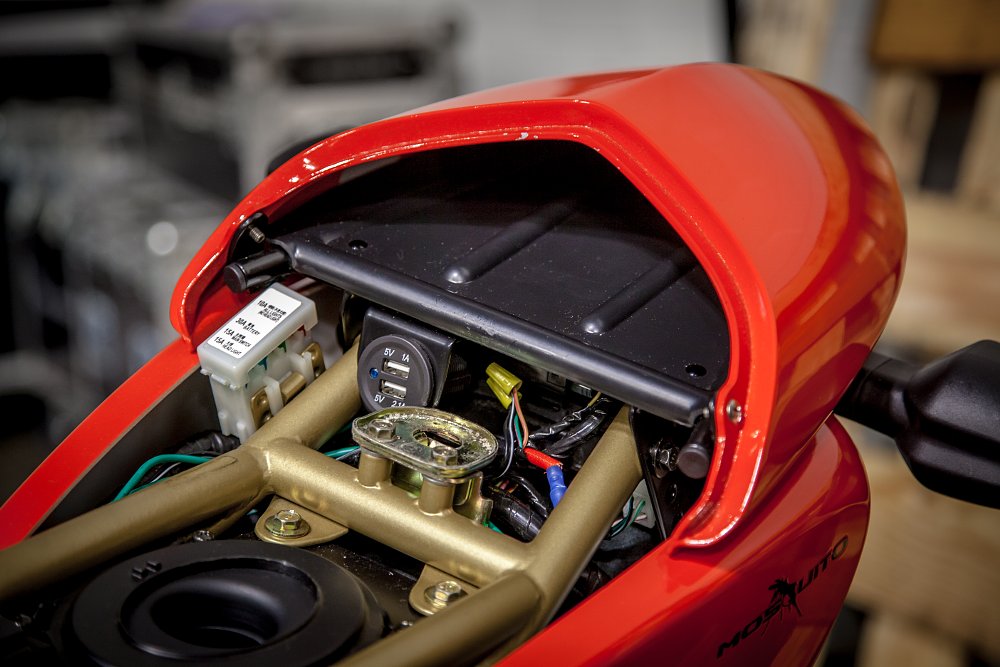 47moto Mosquito USB ports