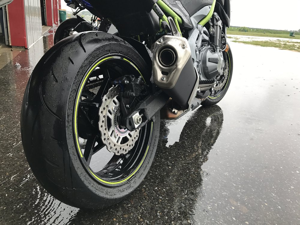 Kawasaki Z900 Tires