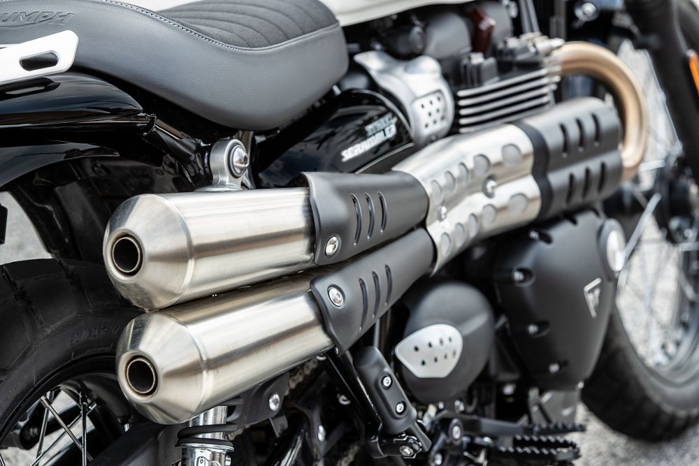 Triumph Street Scrambler high exhaust pipes