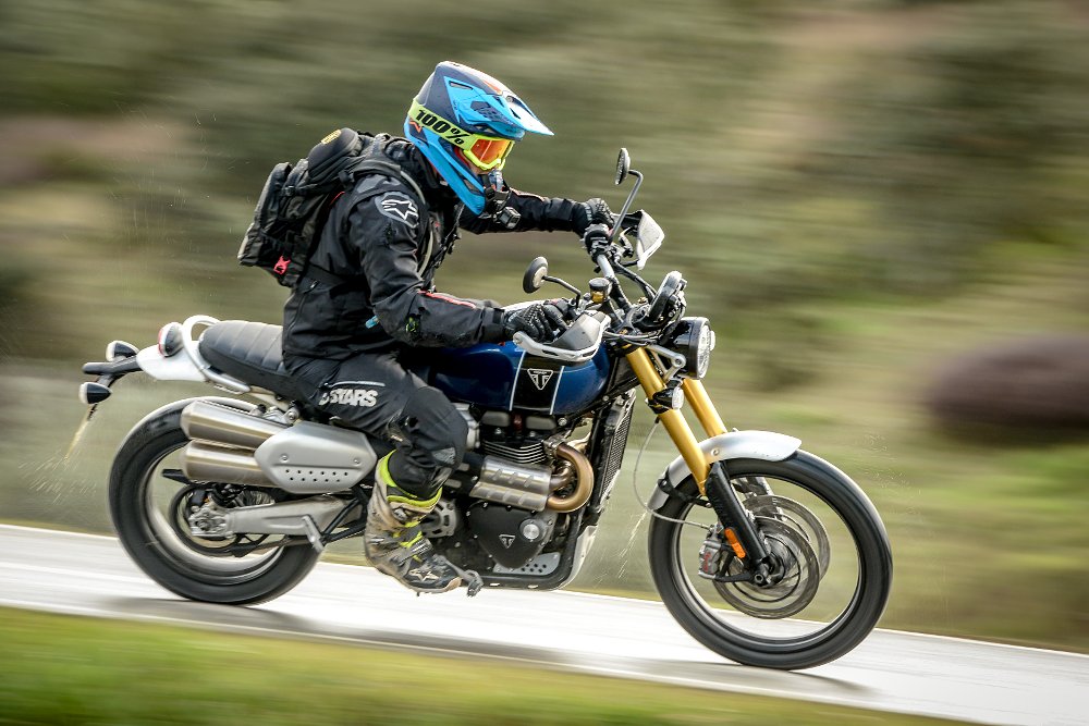 Triumph Scrambler 1200 XC and 1200 XE Review 