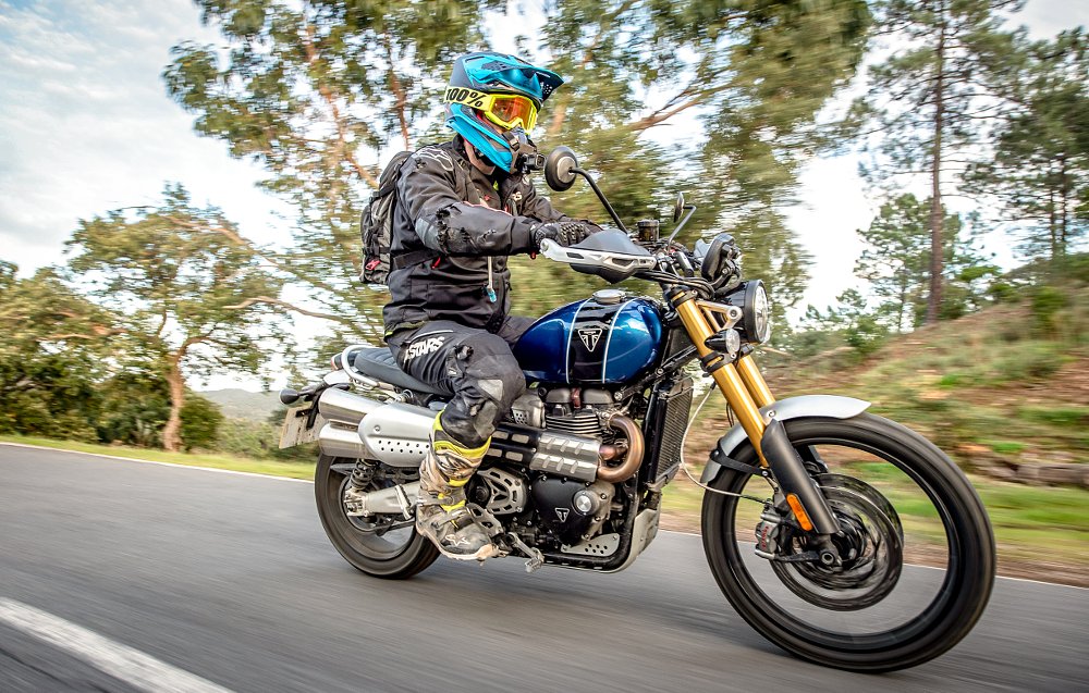 Triumph Scrambler 1200 XC and 1200 XE