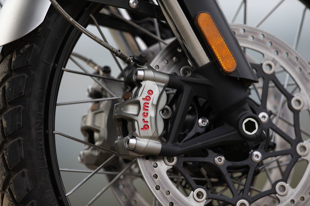 Triumph Scrambler 1200 XC and 1200 XE review 