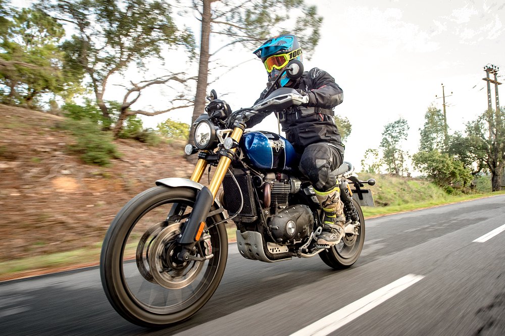 Triumph Scrambler 1200 XC and 1200 XE Review 