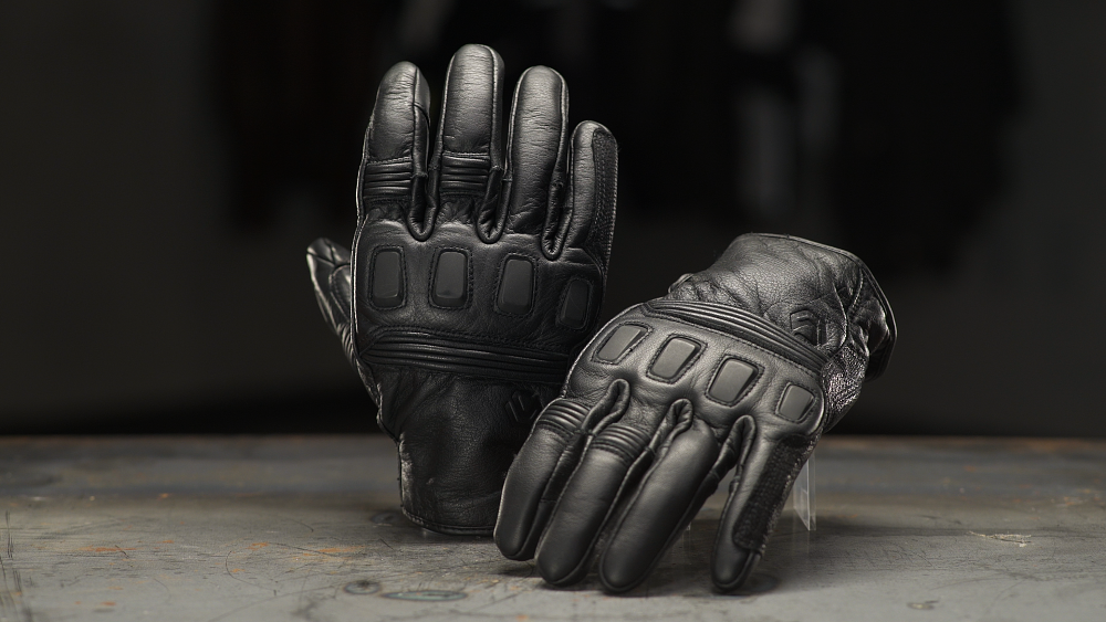 Leather motorcycle gloves