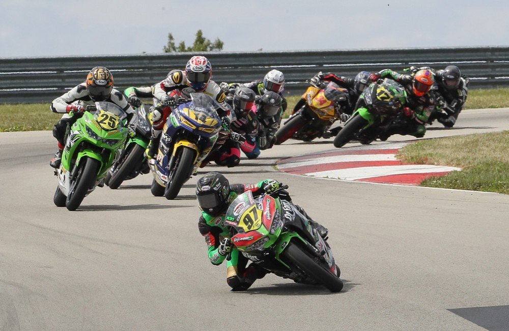 Rocco Landers leads a race