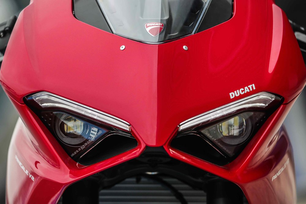 2020 Ducati Panigale V2 LED headlights and face