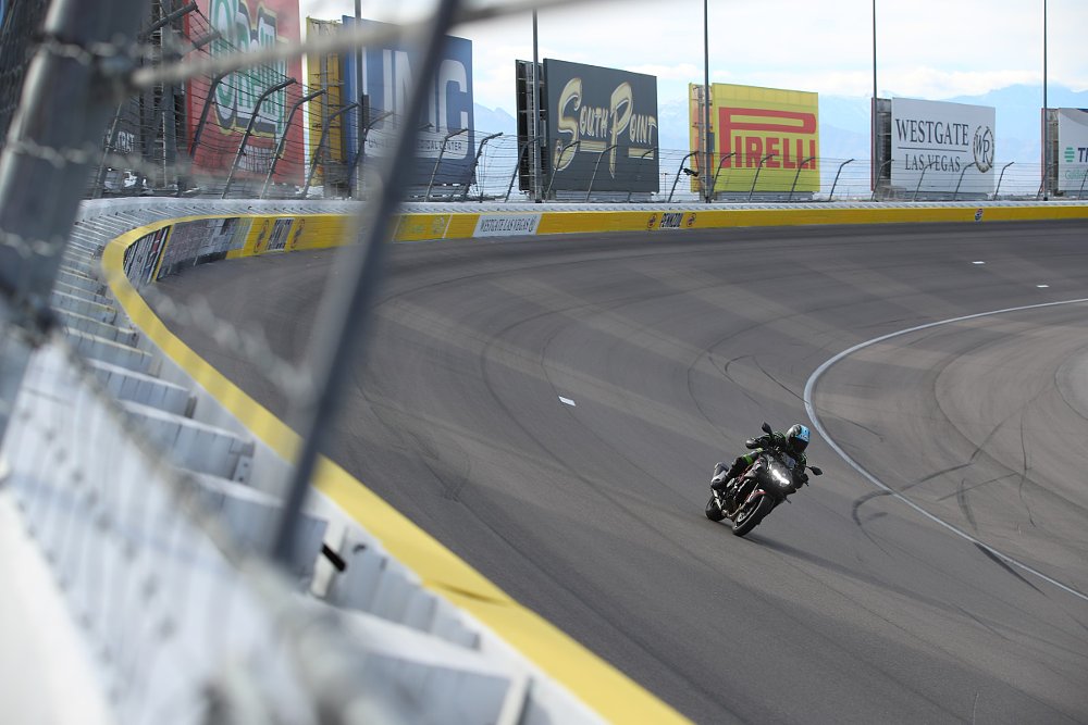 riding the Z H2 on the banking