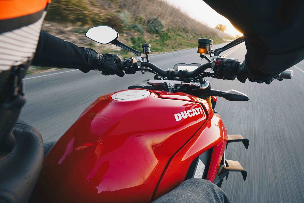 ducati streetfighter v4s onboard side