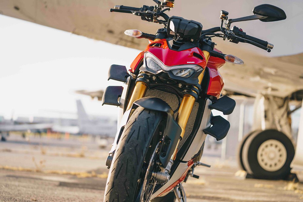 ducati streetfighter wings at airport