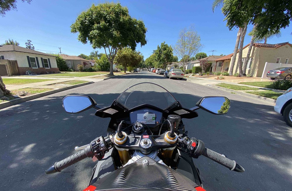 Aprilia RSV4 cockpit