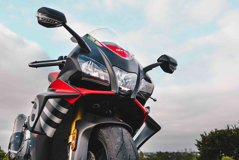 Aprilia RSV4 winglets