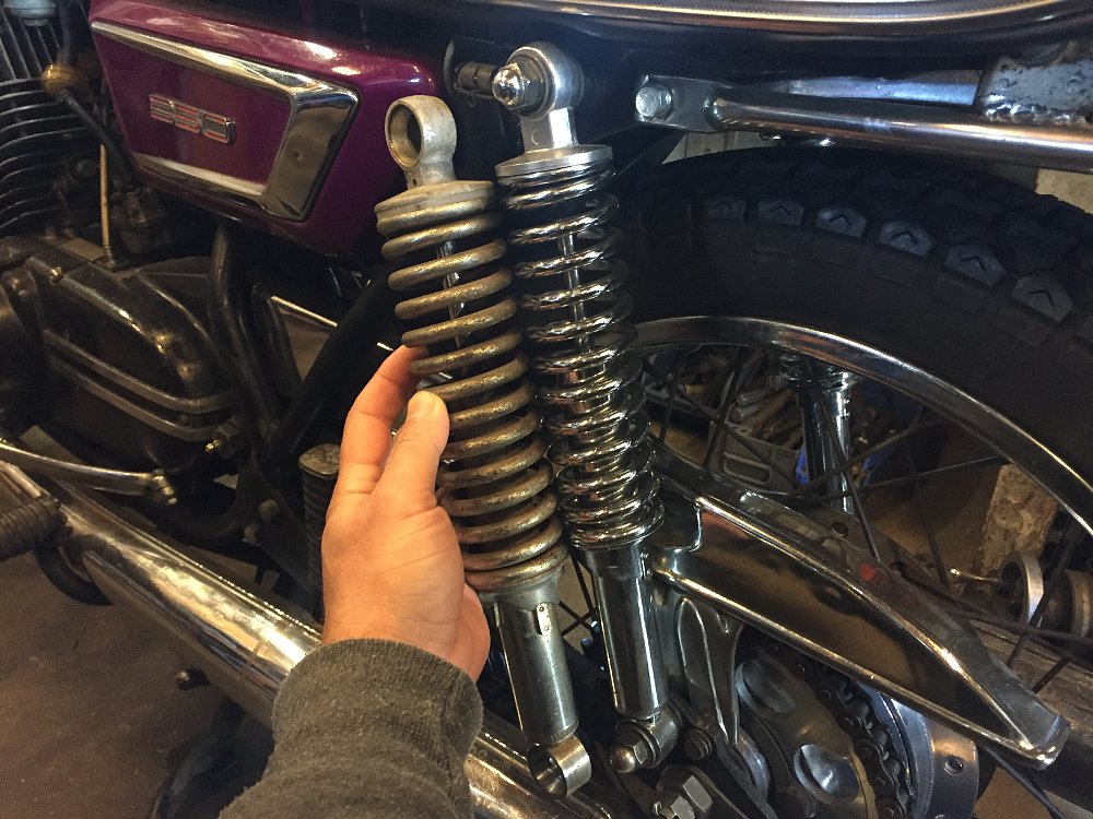 Replacing the rear shocks on a vintage Yamaha R5 is an easy job