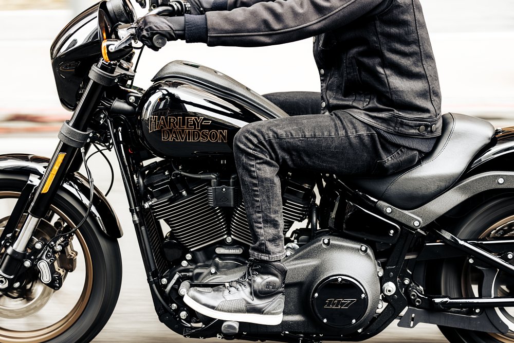 HARLEY DAVIDSON　シングルライダース First look: Harley-Davidson Street Glide ST, Road Glide ST, Low