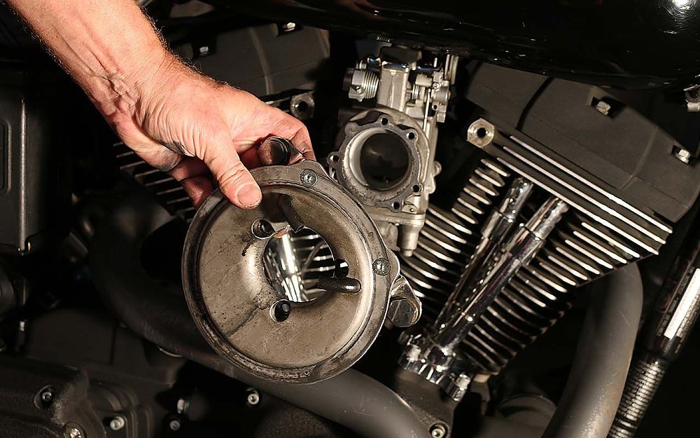 2004-Harley-FXDX-Air-Cleaner-backing-plate