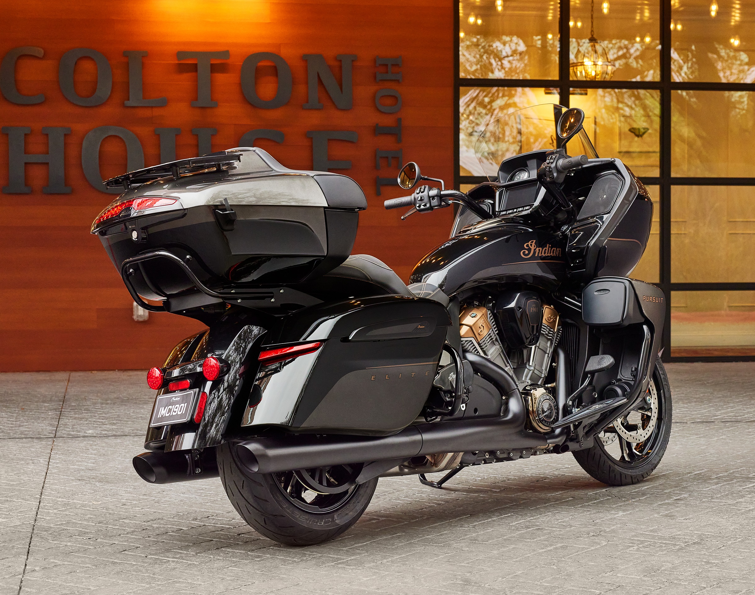 に Indian gives Pursuit the Elite treatment, Chieftain Elite