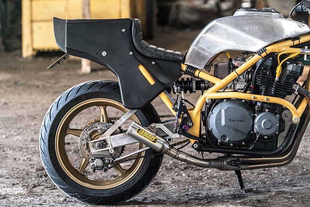 yellow trellis frame