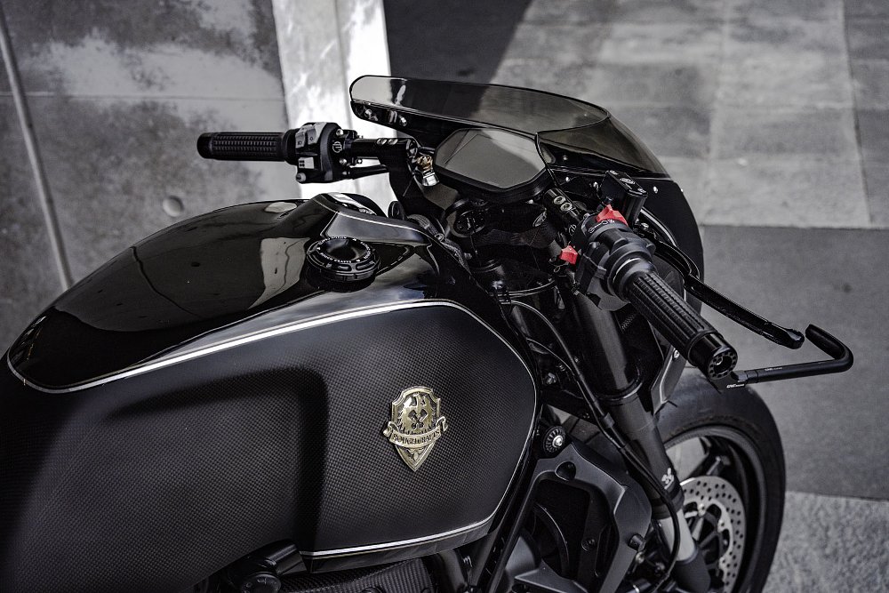 pinstriping on fuel tank