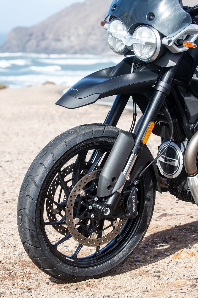 brakes on the front wheel of the V85 Strada