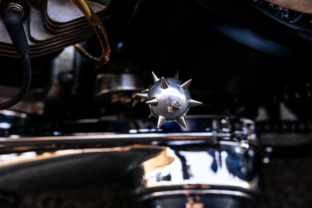 gear shift lever with spikes on it