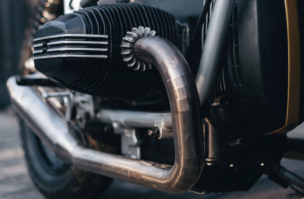 curved exhaust pipe