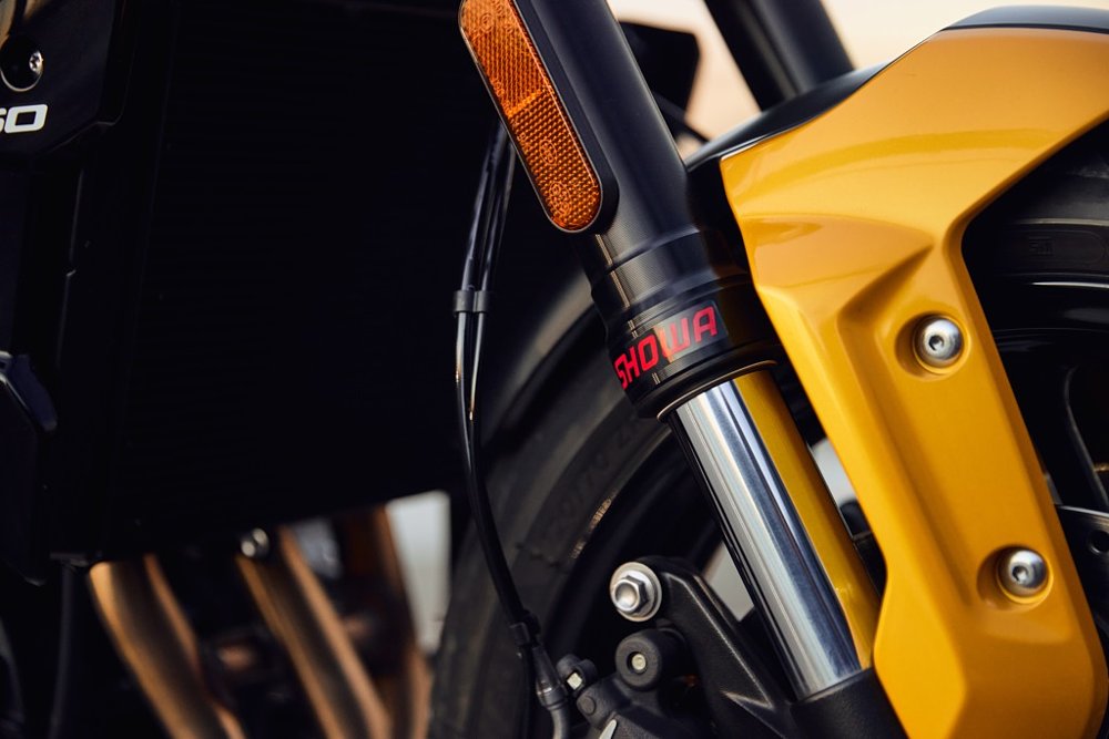 close photo of the Show front fork suspension