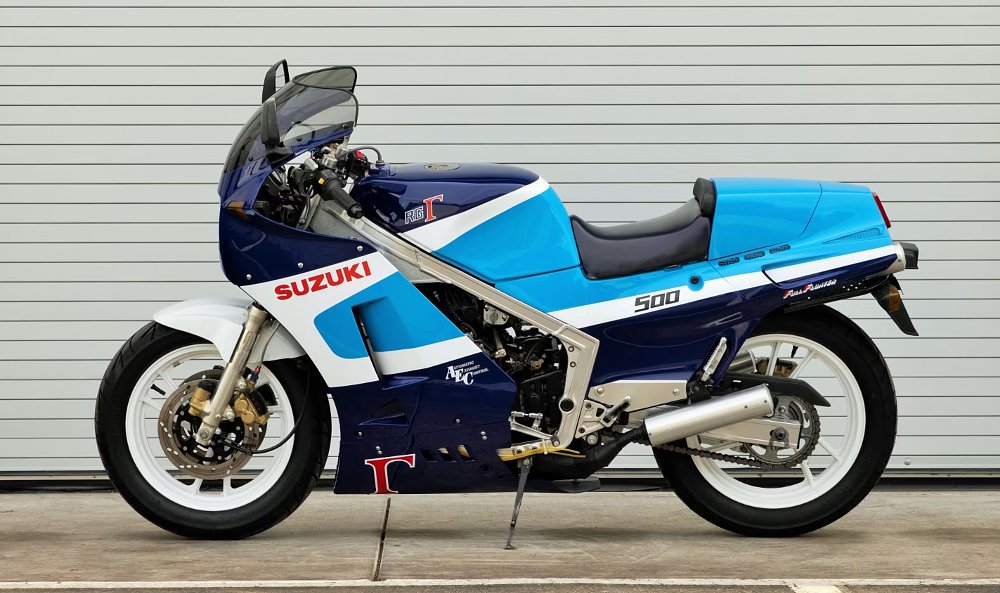 side view of the race-bike-like Gamma in blue and white Suzuki livery