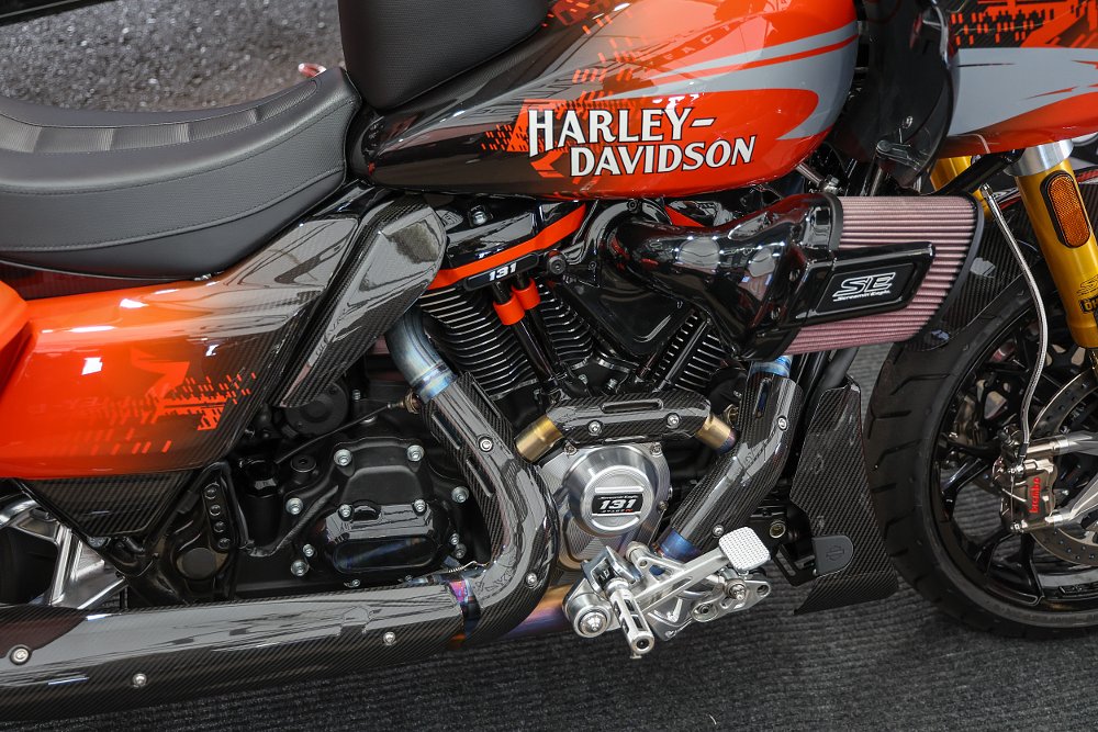 CVO Road Glide RR engine