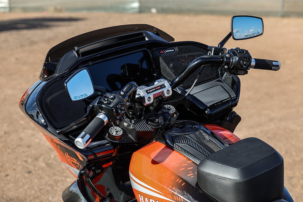 2025 CVO Road Glide RR cockpit