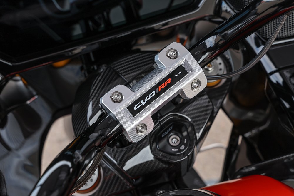 CVO Road Glide RR top triple clamp