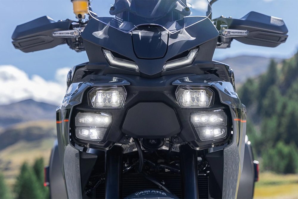 A close-up of the 2025 Yamaha Tracer 9's front fairing.