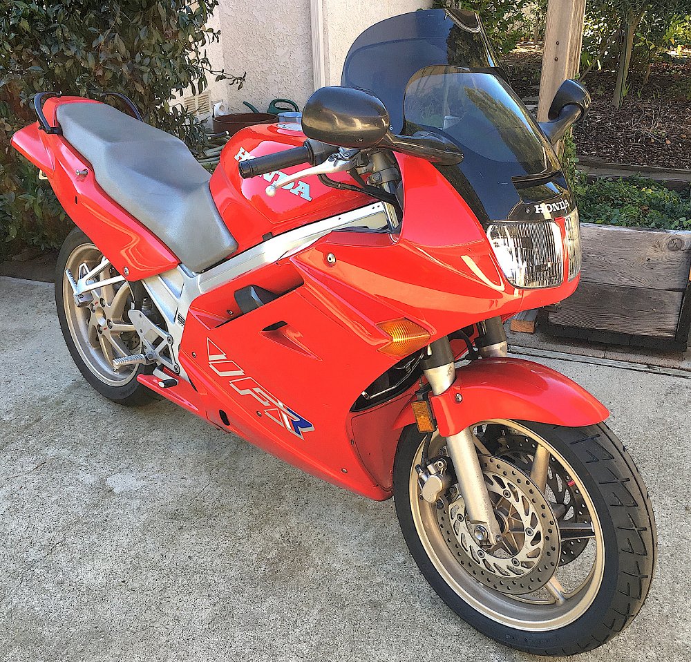 red Honda VFR800