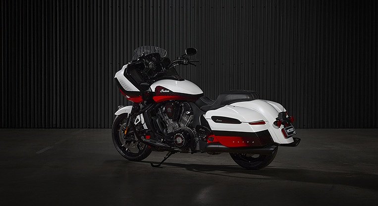 studio image of 2025 Indian Challenger Elite in white and red colors